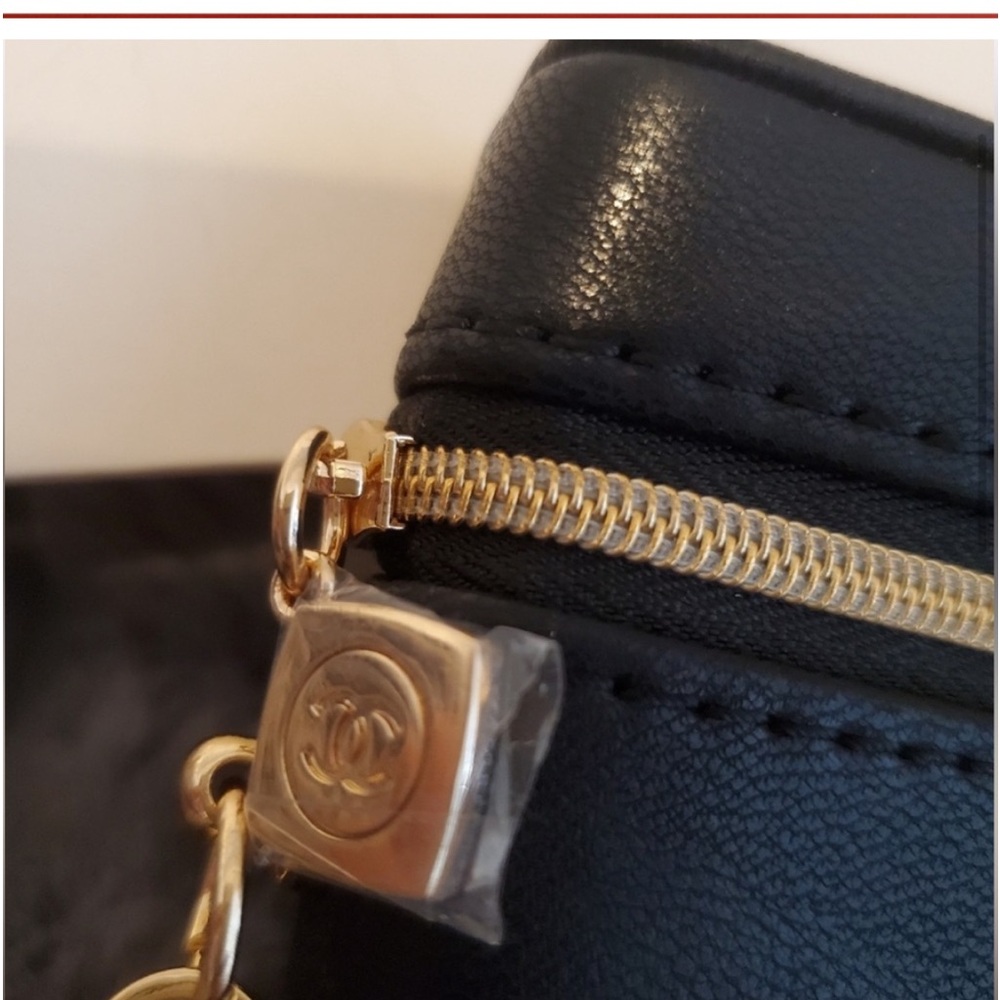 Authentic New In Box small leather CHANEL purse with mirror and chain. - Picture 3 of 5